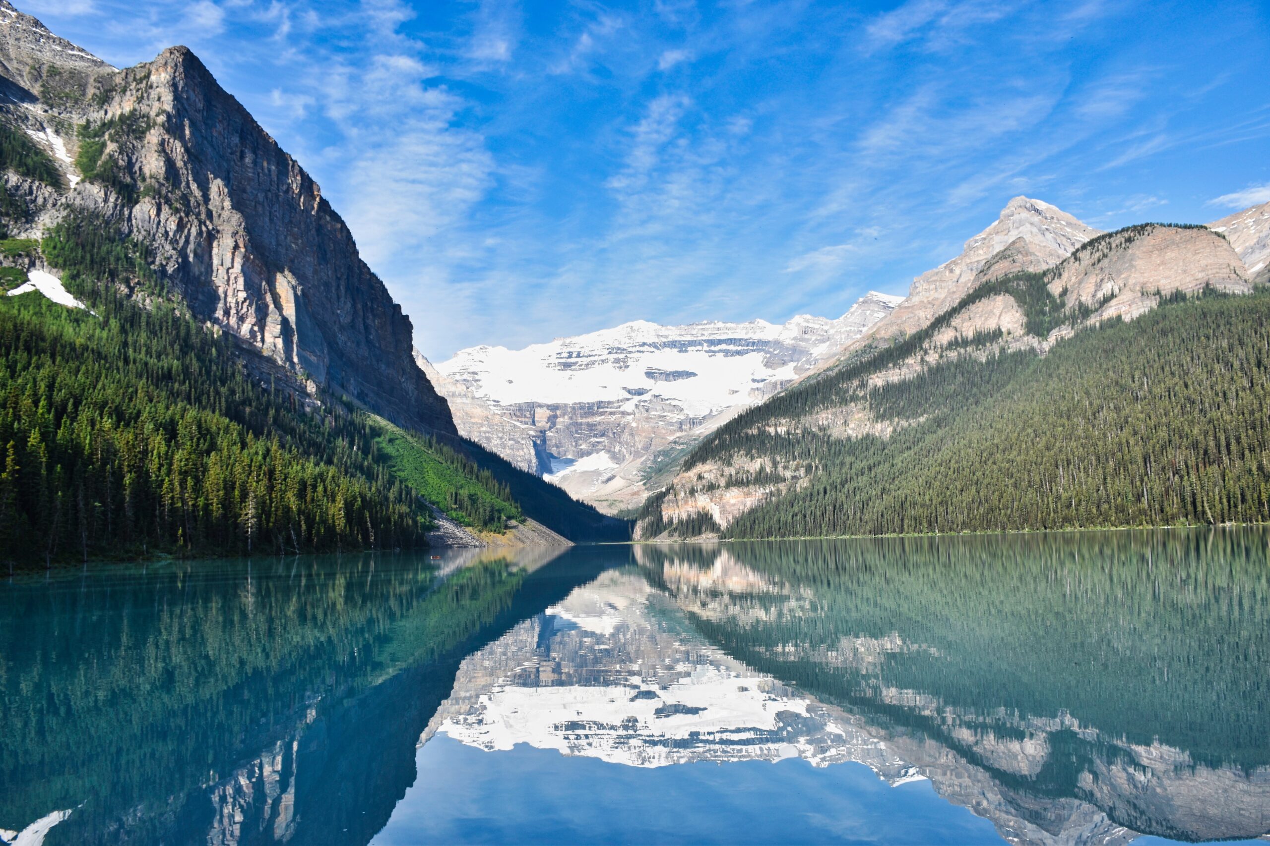 Lake Louise Hotels: Pros and Cons of Your Perfect Stay